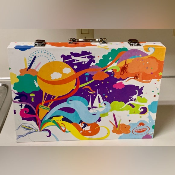 CRAYOLA 124 Piece Crayon Marker Colored Pencil Illustrated Kit Carrying Case Set - Picture 5 of 15